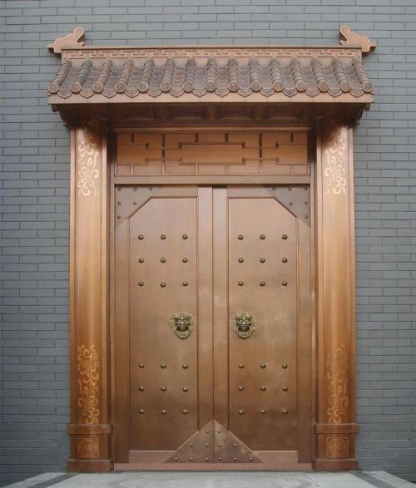 内蒙古铜门华丽大方而且上档次，不止具有很好的的装饰果效，也提升了房子的安全