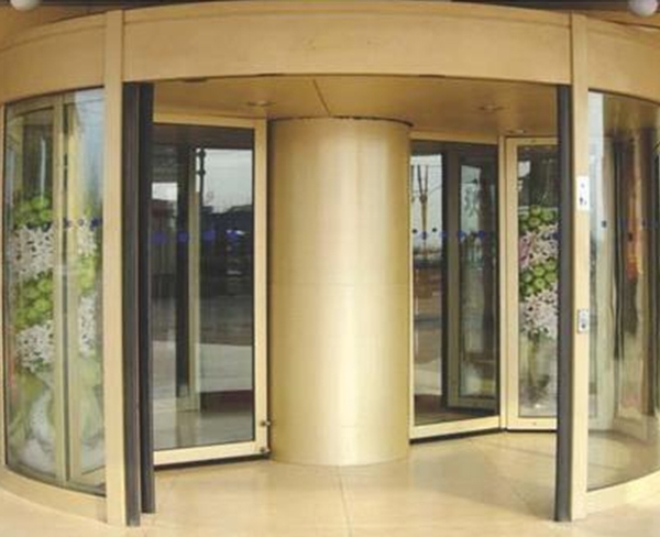 内蒙古旋转门独特的设计和功能使其在商场、办公楼、机场等场所广泛使用